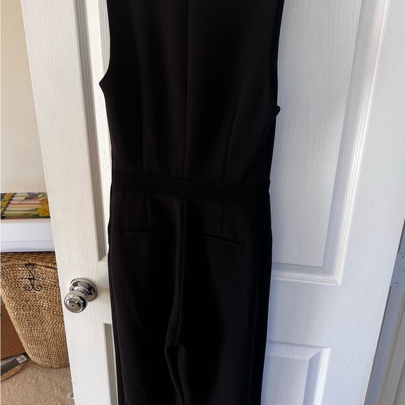 🌹 3 for $25 🛍️ H&M Black Sleeveless Tuxedo Jumpsuit - Picture 11 of 13